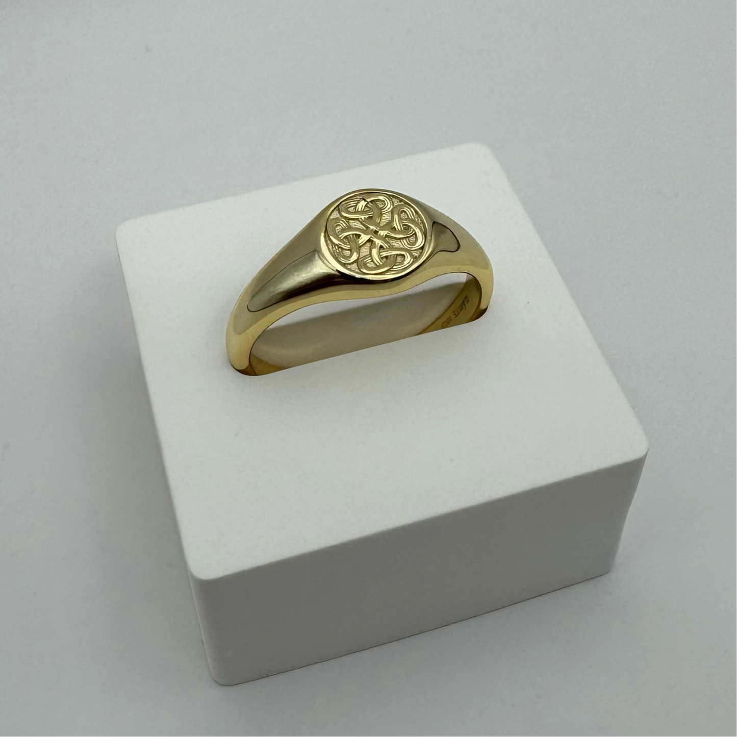 Dara Knot Signet Ring